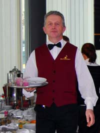 Obsługa kelnerska w czasie przedpremiery Opla Astra IV w Dixi-Car Raszyn